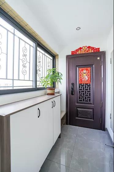 83㎡三居室，現(xiàn)代簡約與實(shí)用主義結(jié)合，舒適又寫意